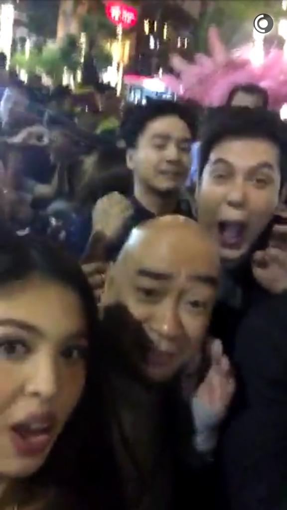 SAMonelikeAIZZA's tweet image. From @mainedcm's snapchat hahahaha SPOTTED @sam_concepcion 😂 Pasilip-silip ka Samuel ah. #galawangsamzy 😂