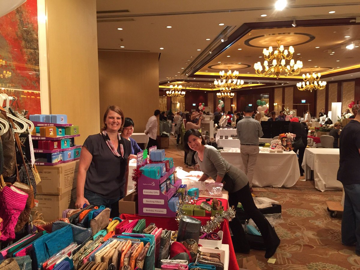 #EasyEnglishforKids having a busy time at the Conrad #Christmas Showcase Fair with our #giftsinatin #GoSee