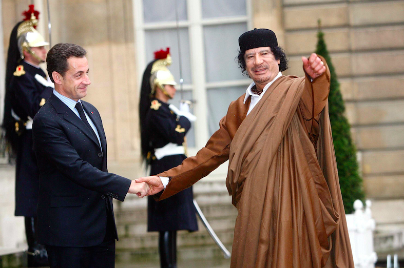 PetulaMoore's tweet photo. #QuandOnConsulte des dictateurs, on est un dictateur. https://t.co/BalifVDqKd