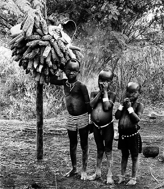 NIKOLAI VON BISMARCK // UNTITLED - MURSI TRIBE // 

#contemporaryafrica #bodyandsoul #worldaidsday