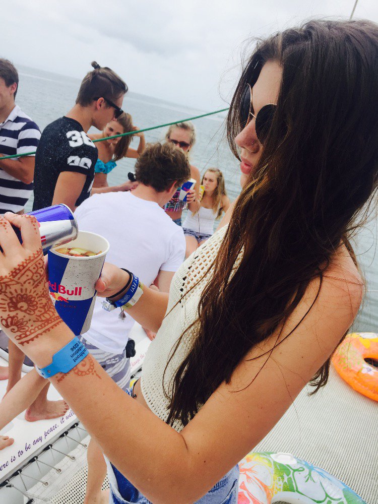 hollycadle_'s tweet photo. Red Bull Yacht Party #UnlockYourRage #wingsofsummer #redbull #redbullgivesyouwings @redbull @plett_rage @RedBullZA https://t.co/5qfXPoMDzW