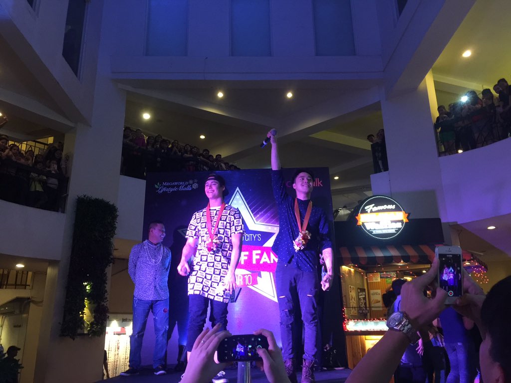 eastwoodmall_'s tweet image. Enrique Gil and Sam Concepcion live for #EastwoodWalkOfFame2015 #EastwoodWalkOfFame10