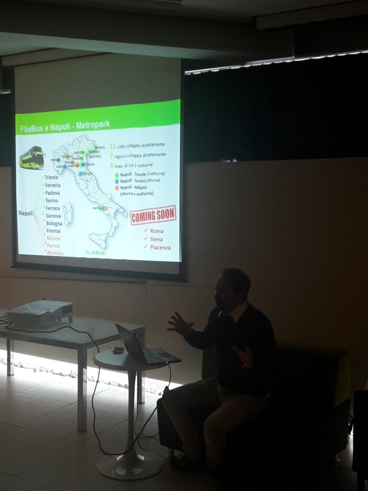 FlixBus_IT's tweet photo. #FlixTour: Andrea Incondi di #FlixBus annuncia in anteprima nazionale i nuovi collegamenti con #Napoli
#FlixTour https://t.co/jM38exMn8H