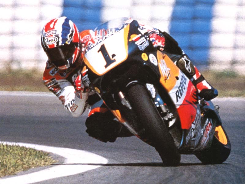 eni_racing's tweet photo. Unici, indimenticabili, leggendari... Quale è secondo voi il casco più bello che si è visto in pista? #MotoGP https://t.co/GQuCeu42EX