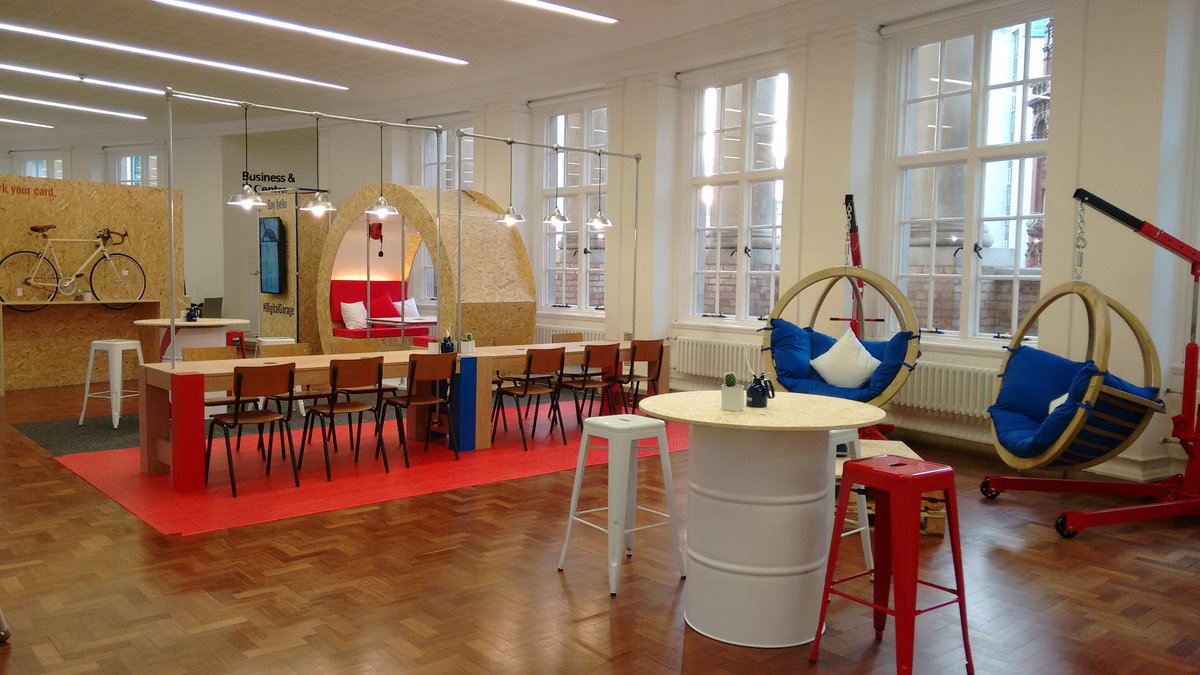 CeliaVaret's tweet photo. Hi #Manchester  ! Just opened the new #DigitalGarage from #Google  this morning :) https://t.co/hjqLuSRpD2