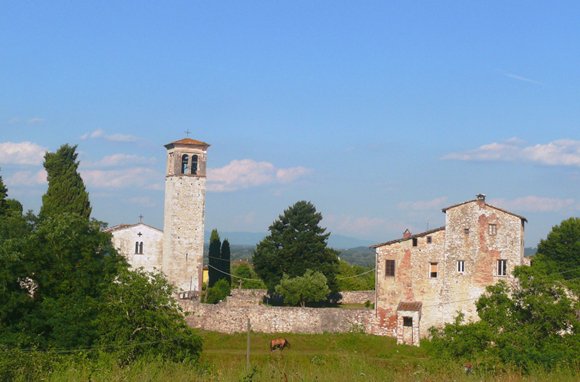 montepisano's tweet photo. In auto o in moto alla scoperta dell'architettura romanica sul #Montepisano #Toscana https://t.co/PlzvsjKhN8 https://t.co/lsEUIz6pJe