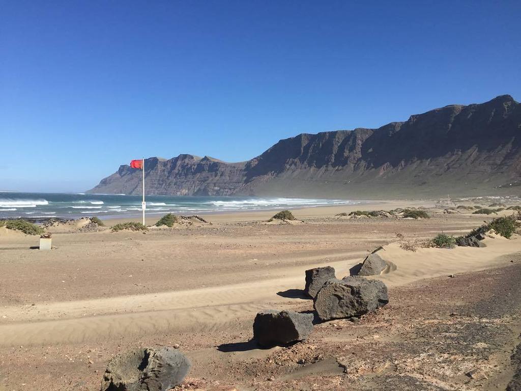 ProcenterSanta's tweet photo. Una playa increíble para disfrutar de muchas formas !!! Ven y disfruta del Surfing en la #… https://t.co/0T4zWw5PZY https://t.co/KY3iZ8Bkfy