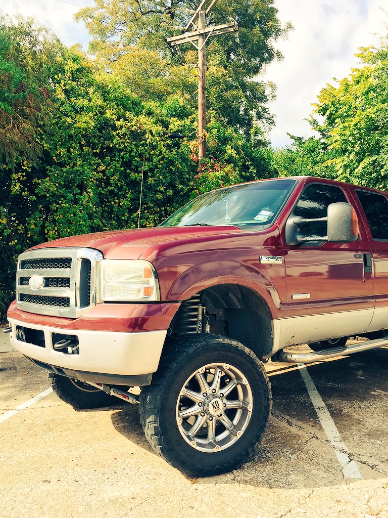 Ortega_edward93's tweet photo. #TruckTuesday #rollingcoal @rollincoalclub #foxshocks #rclift 😘 https://t.co/Wpbd50BvaF