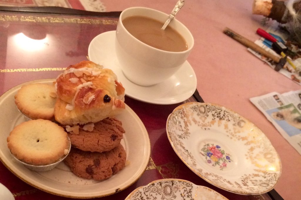Tea time at grandad's house <a href="/TeacupReview/">Afternoon Tea Club</a> #sweet #treats