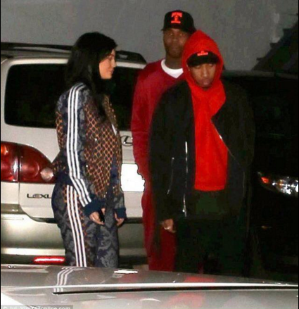 Tygabrr's tweet photo. [Pics] Tyga e Kylie Jenner deixando a loja ''Sorella'' de Heather Sanders e T-Rell. - 27/11 https://t.co/Crol74dsBX