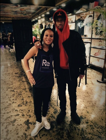 Tygabrr's tweet photo. [Pics] Tyga e Kylie Jenner na loja #LastKings em LA. - 28/11 https://t.co/KYqiDxJJNz