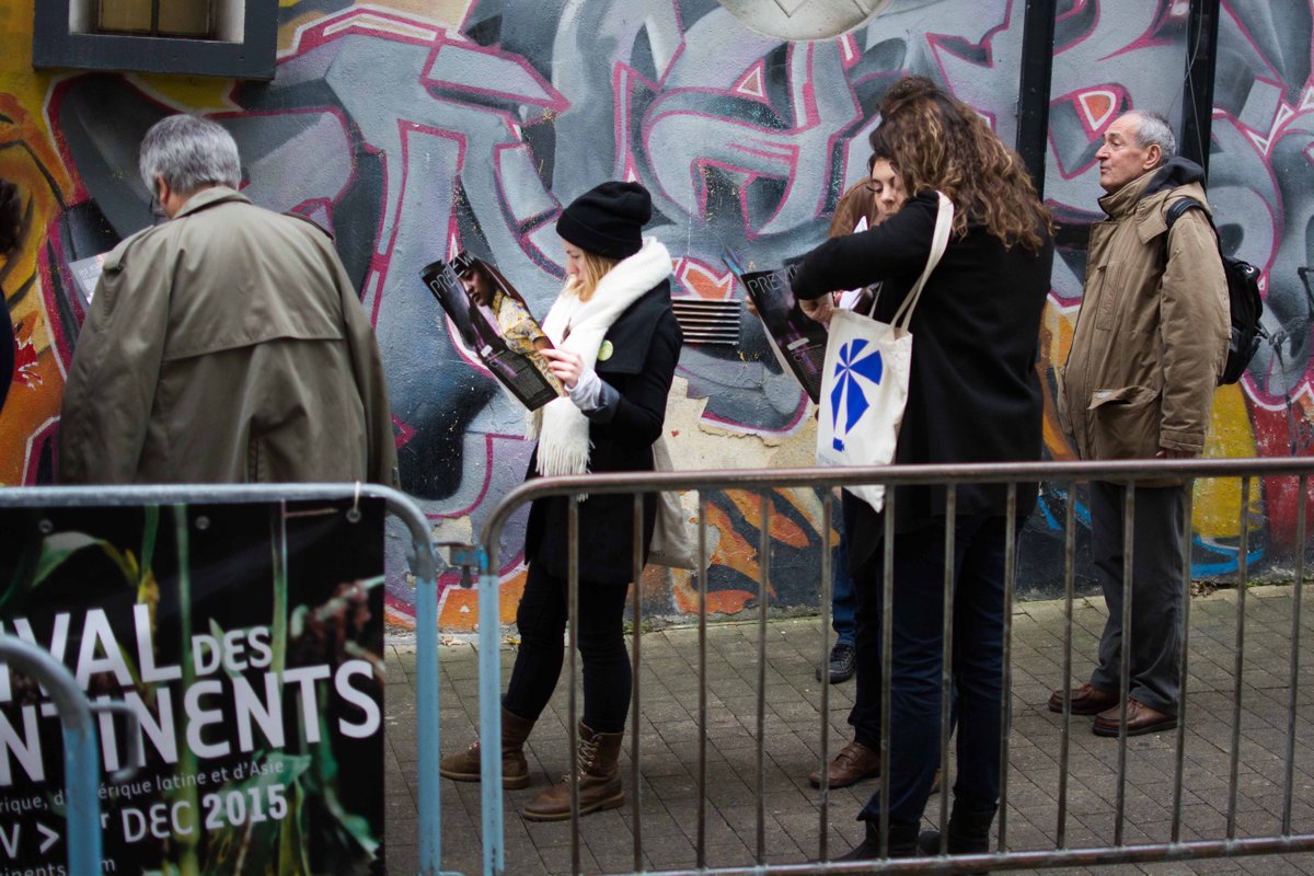 PreviewF3C's tweet photo. Aujourd’hui, distribution des derniers Preview N°3 devant les cinémas partenaires du @F3Continents ! #Preview2015 https://t.co/z5EbP5s3Na