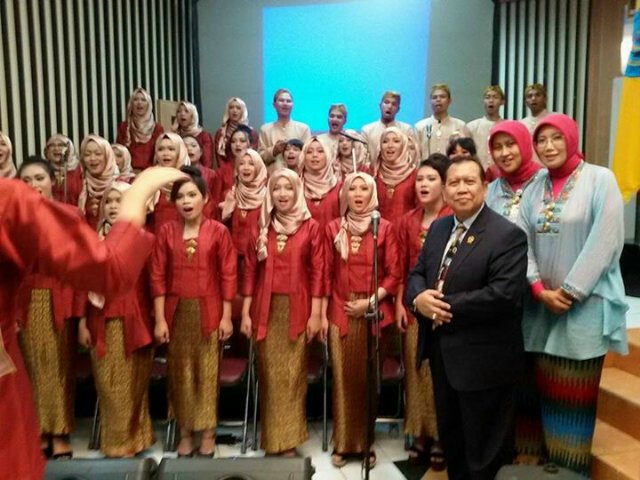 Perform di laksanakan di wisma buana ketika acara wisuda pada tanggal 28 November 2015. #wisudaunla2015 #wismabuana