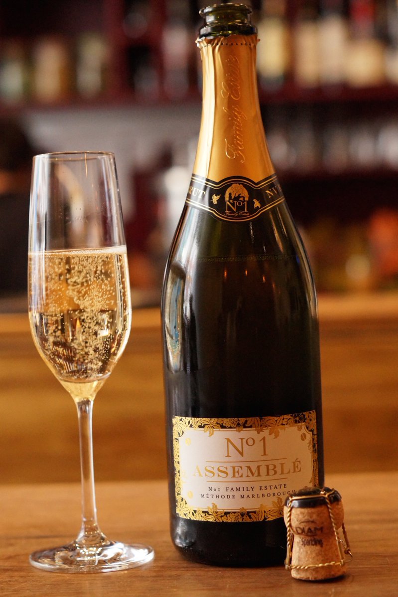 theprovidores's tweet photo. December's Wine of the Month: @No1FamilyEstate Assemblé, Blenheim. Perfect for Xmas! https://t.co/3IrIhQfiLs https://t.co/0ogTqTwqNF