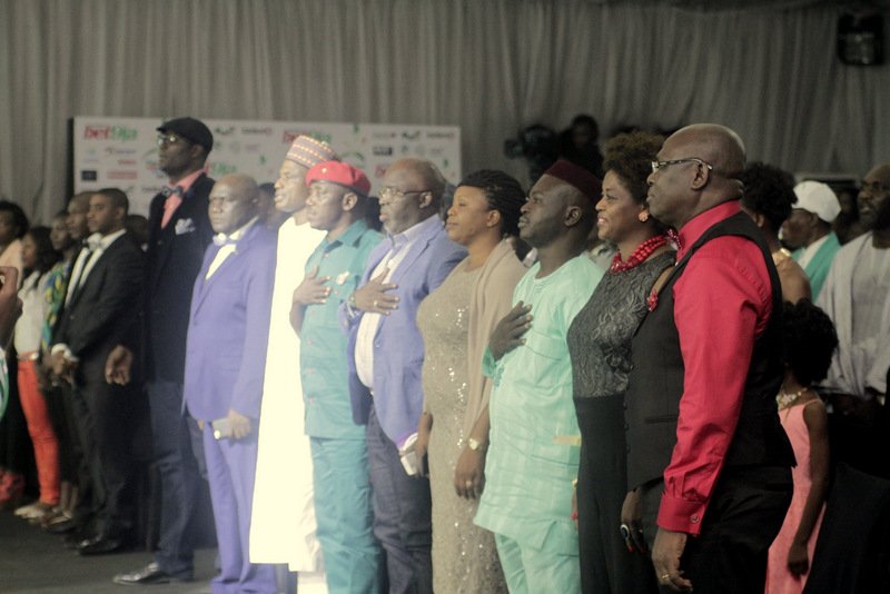 ngrsportsaward's tweet photo. Jeoffrey,MTN Project Fame Season 7 winner leading the entire audience in the National Anthem #NSA2015 @CoolFMNigeria https://t.co/1ABbsfJeTi