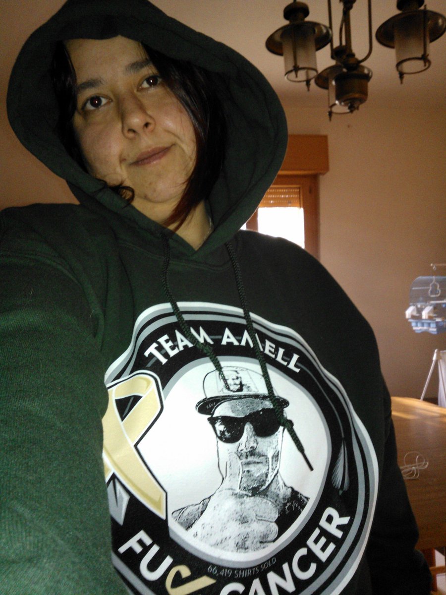 lama_simona's tweet photo. I love my sweatshirt! #Fuckcancer @amellywood https://t.co/vlqXEry62I