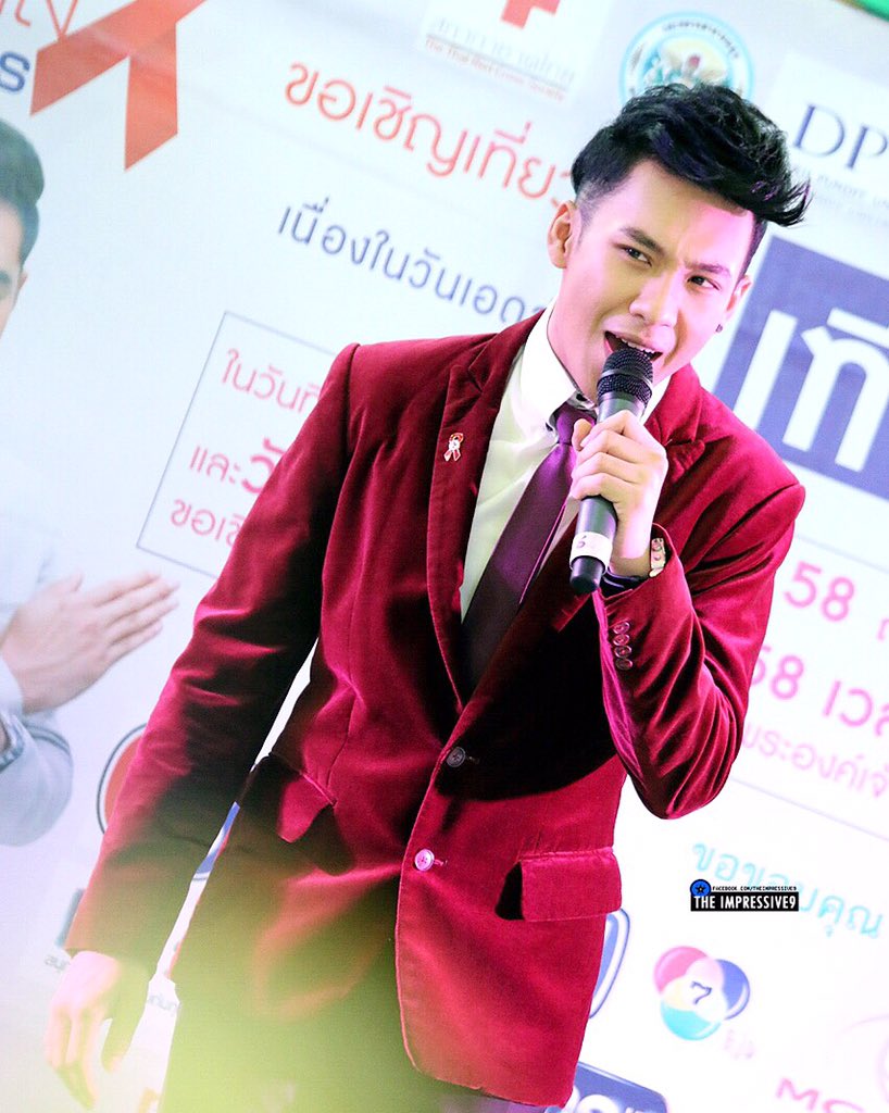 the_impressive9's tweet photo. สายร้องกันบ้าง🎤 #วันเอดส์โลก #เทียนส่องใจ #จามจุรีสแควร์ #tumwarawut #tumthestar9 #tumidol_ts9 #ตั้มวราวุธ 011215 https://t.co/iboflmRe3T
