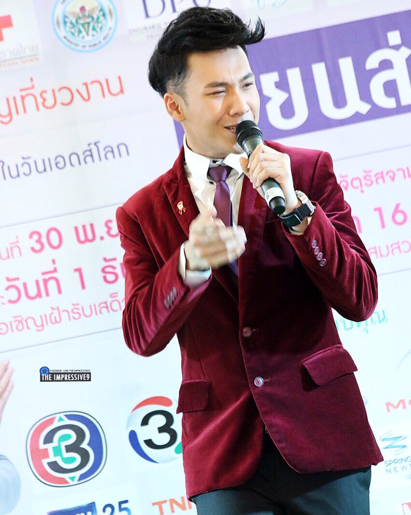 the_impressive9's tweet photo. สายร้องกันบ้าง🎤 #วันเอดส์โลก #เทียนส่องใจ #จามจุรีสแควร์ #tumwarawut #tumthestar9 #tumidol_ts9 #ตั้มวราวุธ 011215 https://t.co/iboflmRe3T