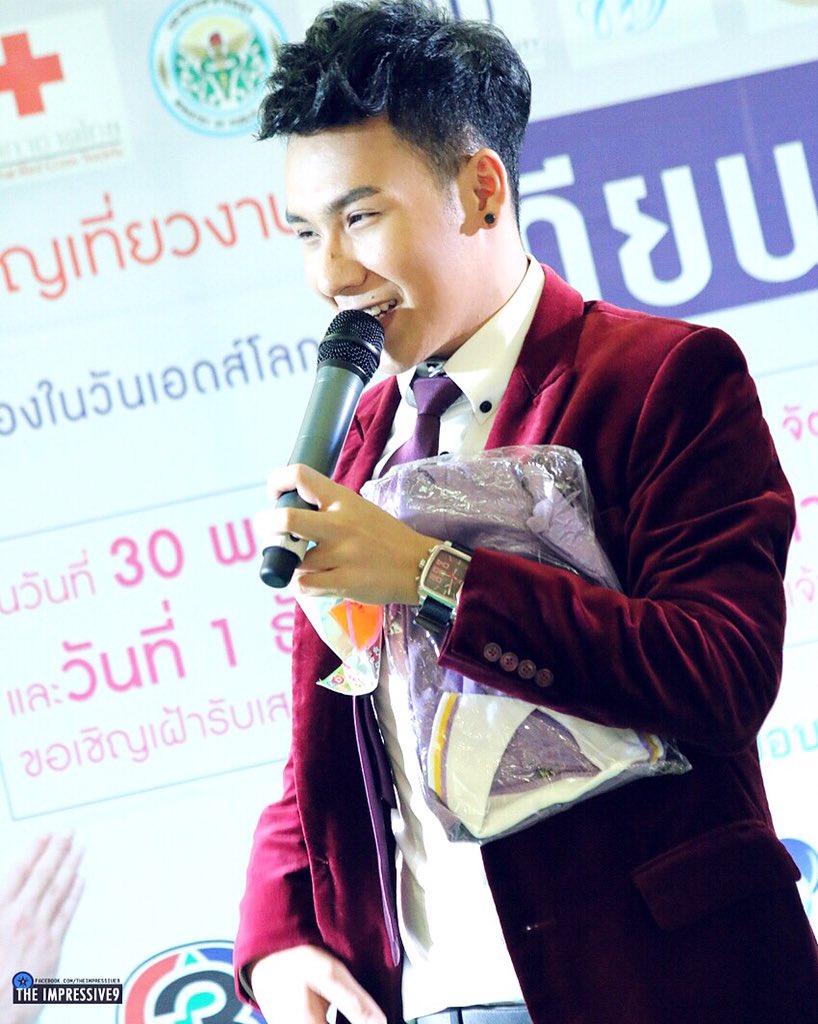 the_impressive9's tweet photo. น่ารัก #วันเอดส์โลก #เทียนส่องใจ #จามจุรีสแควร์ #tumwarawut #tumthestar9 #tumidol_ts9 #ตั้มวราวุธ 011215 https://t.co/z2dMXOmvRK