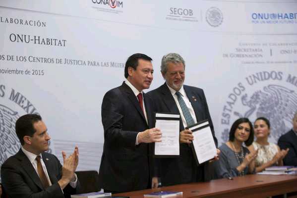 Amimpoficial's tweet photo. @ONUHabitatMex @erikvc1609 Firma Convenio @SEGOB_mx @osoriochong de Protección a Mujeres en Centros de Justicia https://t.co/6w6Ooahkw5