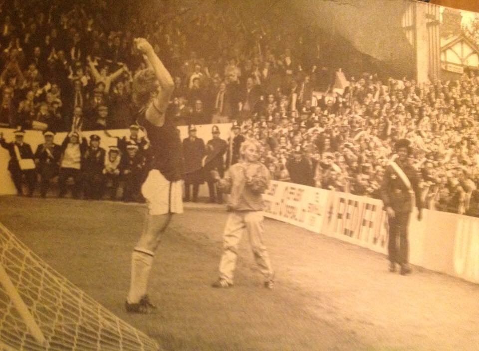 Happy belated birthday Andy Gray what a player glad to have seen him in his pomp,don\t make them like him anymore 