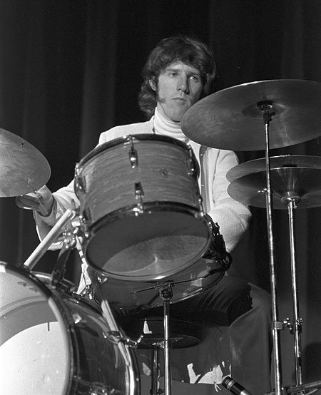 [HAPPY BIRTHDAY] John Densmore fête aujourd\hui ses 71 ans. Merci pour la batterie de :) 