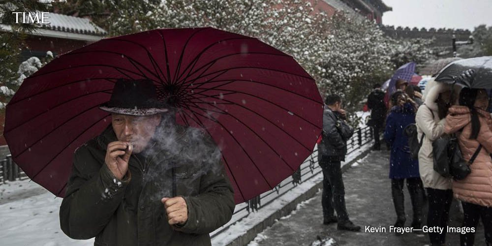 TIME's tweet photo. China will have more than 800,000 lung cancer patients a year by 2020 https://t.co/qSJO5rJJpF https://t.co/uiD7cZ3X76
