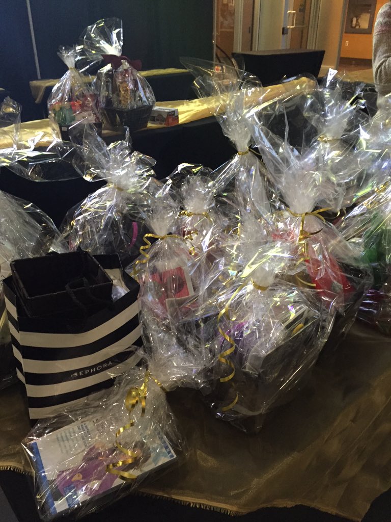 RFTT50thAuction's tweet photo. Look at all the goodies! 🤗 #WeAreReach https://t.co/X1EpUO6sYY