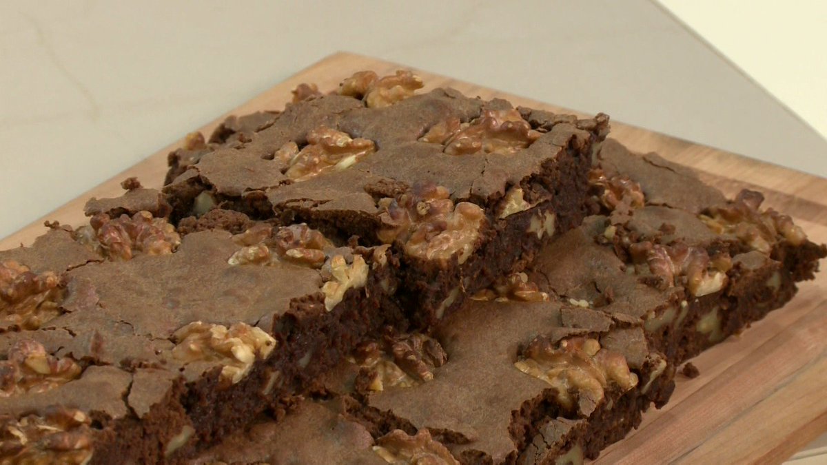 elgourmet's tweet photo. Y yo que pensaba que era tan difícil prepararlos.
Esta receta clásica de brownies es lo más: https://t.co/SI8cKCXzuM https://t.co/FwqRItY1Nu