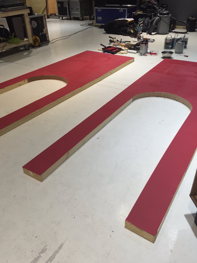 ProductionJosii's tweet photo. Painting flats #PaintClub https://t.co/honCHw5rfW