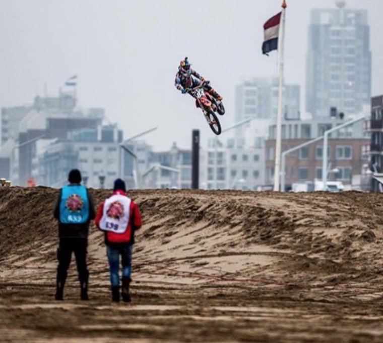 LiveMXOnline's tweet photo. After only a day or so on his @KTM_Racing machine @JHerlings84 is doing this in deep sand
#bulletisback https://t.co/zP8AGVFA0o