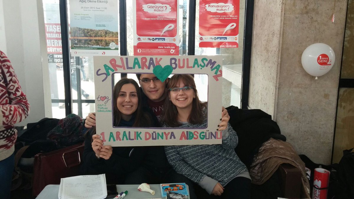 OdtuTOG's tweet photo. #genc1aralik 
Kütüphanede Dünya AIDS günü standımız devam ediyor.  💉❤ https://t.co/iNNkUKJvKT
