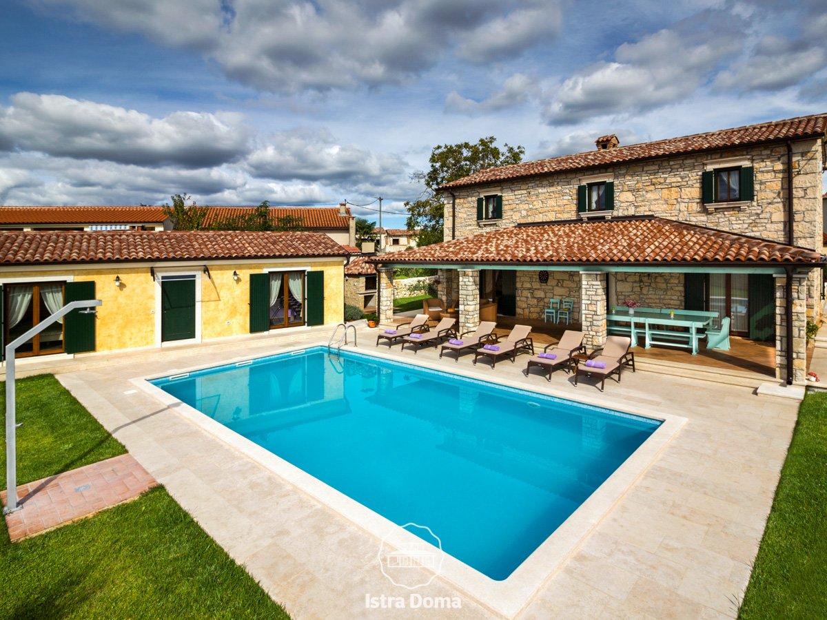 IstraDoma's tweet photo. Boek nu voor 2016! Istriaanse #vakantievilla met #poolhouse 19km van #Poreč #Istria #Kroatie https://t.co/iifkuUVXDJ https://t.co/wDpME0tIxx