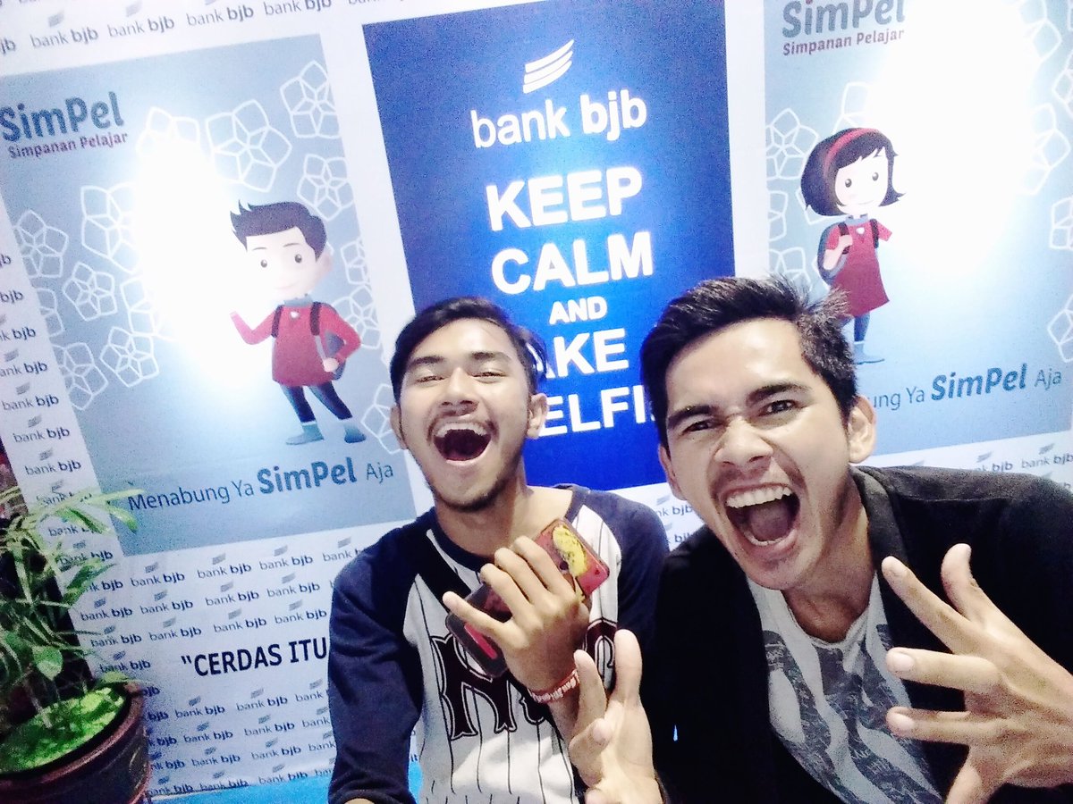 GuzZipp's tweet photo. @Bjbselfie1 pengen dikatain cerdas? Mulailah menabung sejak dini, biar masa depan ga surem2 amat cuy. #bjbselfie https://t.co/iVCHKzyKDH