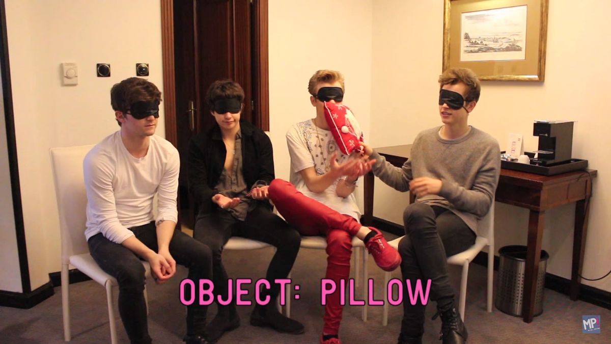 THE VAMPS 'WAKE UP' BLIND FOLD CHALLANGE MP! TV | youtu.be/DSOSF9ork64