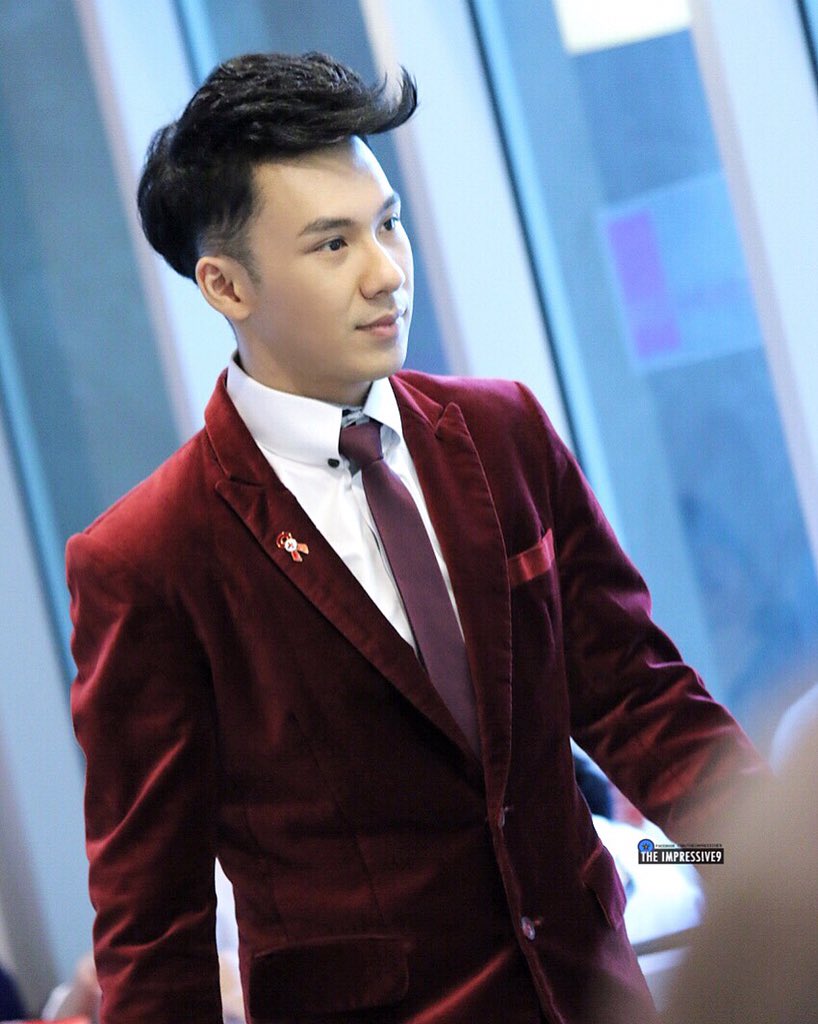 the_impressive9's tweet photo. ป๋าหล่อมั้ย😍#วันเอดส์โลก #เทียนส่องใจ #จามจุรีสแควร์ #tumwarawut #tumthestar9 #tumidol_ts9 #ตั้มวราวุธ 011215 https://t.co/RJ72Bw5bfZ