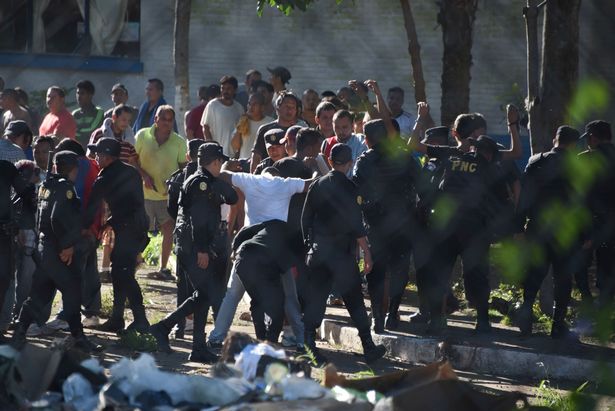 DailyMirror's tweet image. Seven inmates decapitated as gang brawl at Guatemalan prison leaves 17 dead mirror.co.uk/news/world-new…