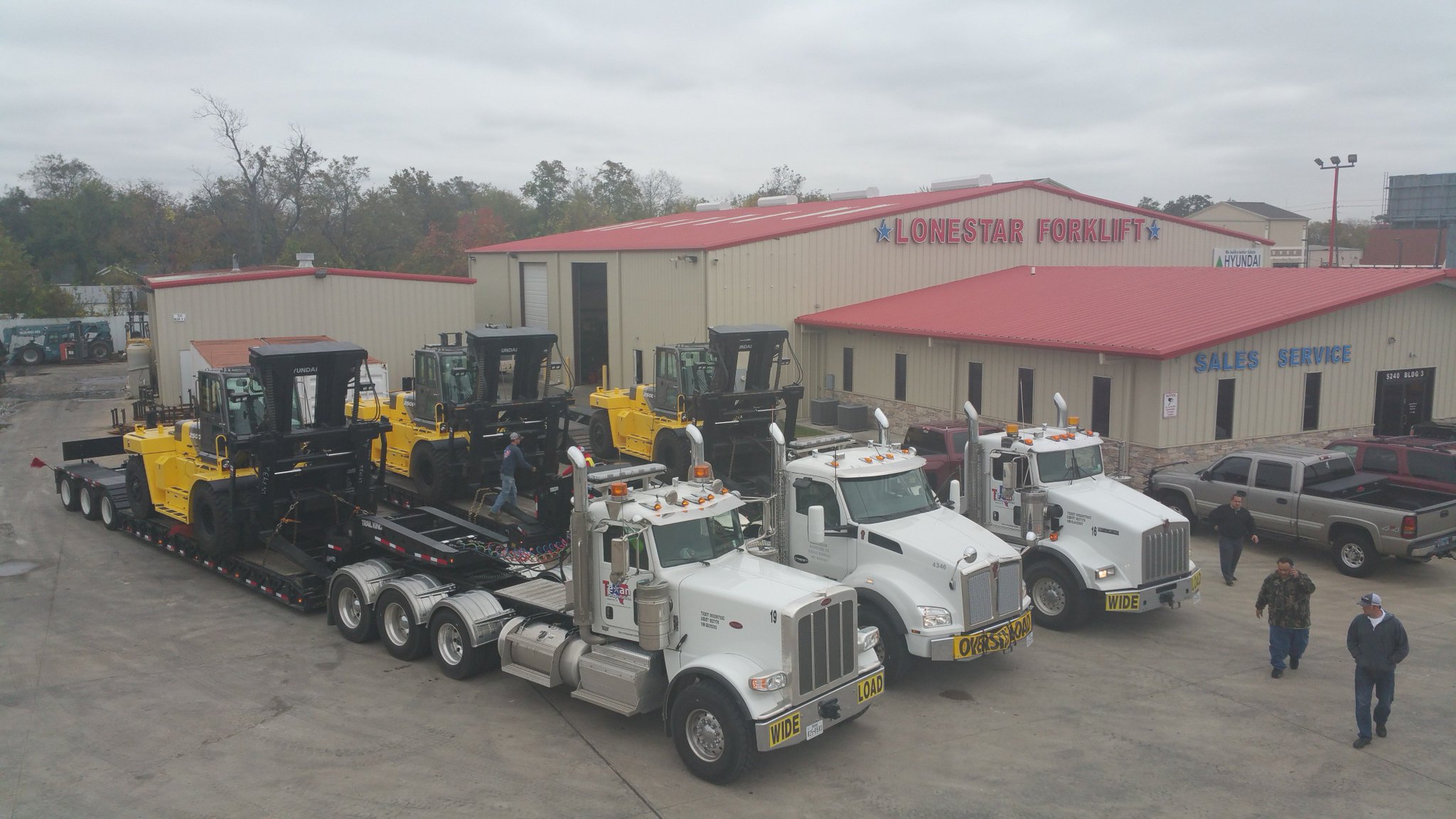 Hyundai Construction Equipment Americas در توییتر Our Awesome Forklift Dealer In Texas Lonestar Sold 3 250d 9 To A Satisfied Customer Hcea Ourdealersareawesome Https T Co Klqmrdsok4