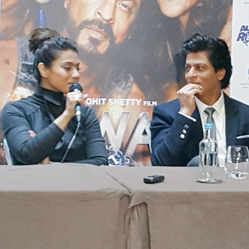 Ooh...that look, golden #film couple @iamsrk + @KajolAtUN 'you get mesmirised her' #SRK @mediahive also @BFI #DDLJ