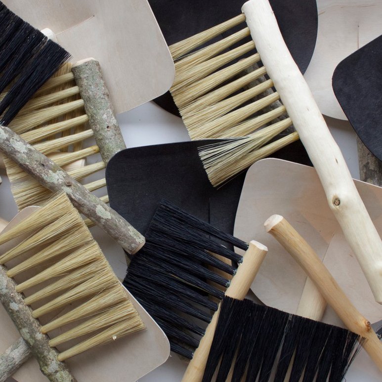 treehooktrook's tweet image. Table Brush and Pan Sets available from @2021london in Black or Natural.