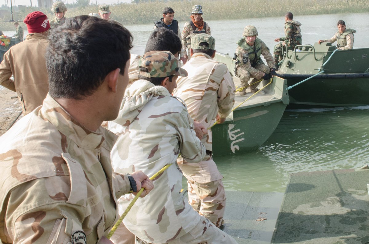 تدريبات الجيش العراقي الجديده على يد المستشارين الامريكان  - صفحة 2 CVJPHY3UsAAx0pS