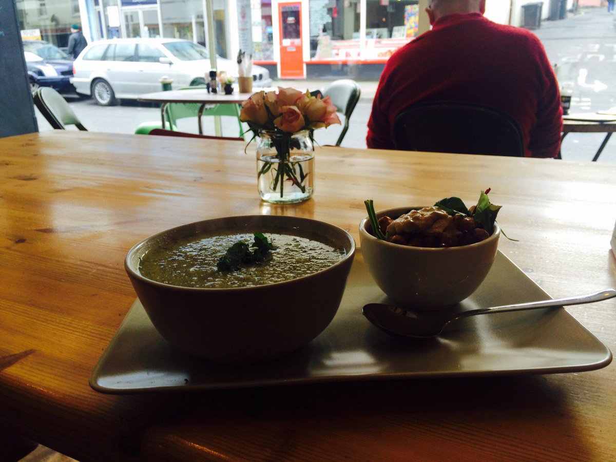 AnnaleeYOO's tweet image. Not to mention #PEAGREEN (veggie place) is up and runnin next door to #nobletree (coffee shop) 😍😍😍