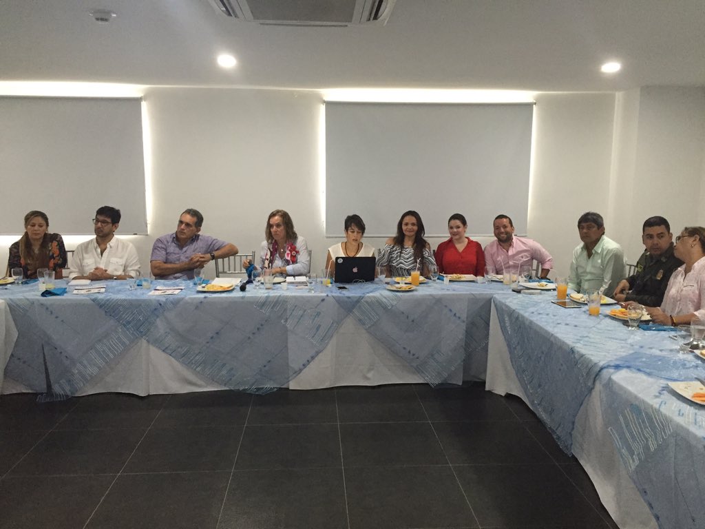 sec_gobierno's tweet photo. "ROMPIENDO IMAGINARIOS DE VIOLENCIA". Desayuno con Alejandra Borreros. No a la violencia contra las mujeres. https://t.co/kgoukFA6QL