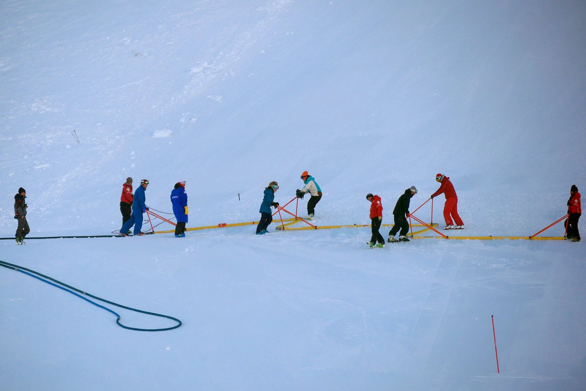 radiovaldisere's tweet photo. Cet après midi: arrosage de la piste de #slalom du Critérium de la 1ère Neige à #valdisere #AlpineSkiWC https://t.co/WzCeQKt0N1