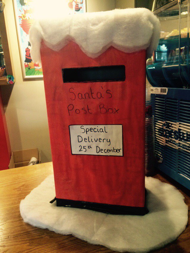 CandiceRamshaw's tweet photo. and more festivities #tinseltuesday @JNicholson82 @AhmetDuzenli @SpencerGraydon 🌲☃ @TheWessingtonBF https://t.co/zldpcAK2ZC
