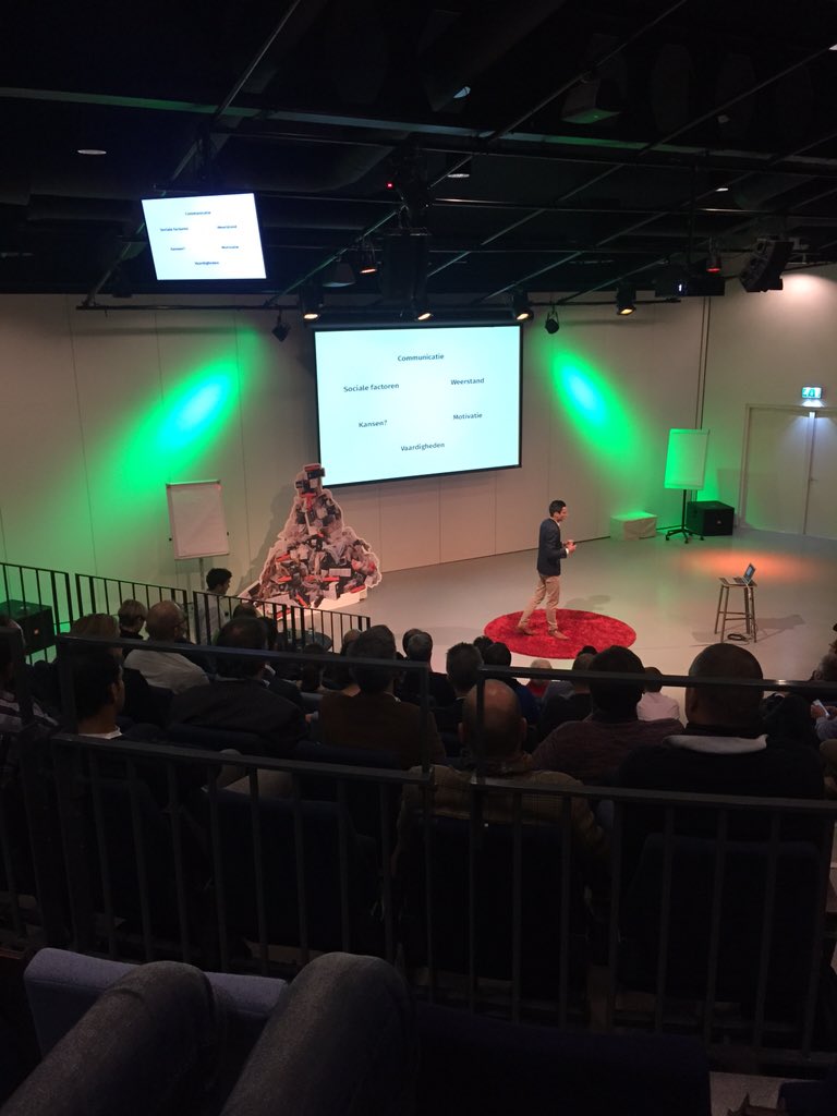 GreenStarNews's tweet photo. Goed verhaal over #gedragsverandering door @hugo_ward op @CO2Seminar @NLCO2Neutraal. Hiermee ook brandstof besparen! https://t.co/r1wHwC8IZS
