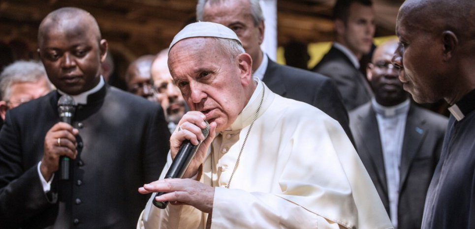 OleMag's tweet photo. Avec cette photo, le pape François  est devenu un Dieu du rap > https://t.co/JjSNgMnAyS https://t.co/jzQAzIVdjp