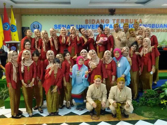 Foto bersama setelah selesai perform full anggota #wisuda UNLA