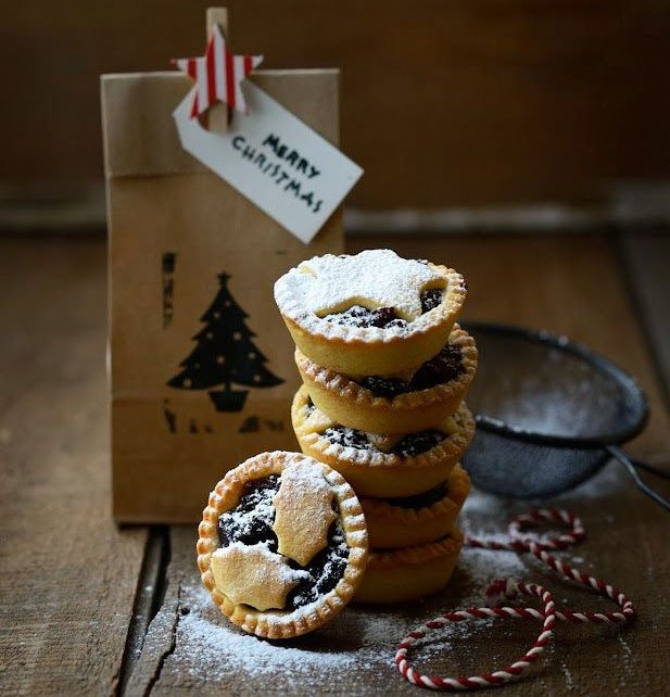 CakeandBakeShow's tweet photo. Christmas #TipTues: Try grating the zest of an orange and adding a pinch of cinnamon to your pastry for festive hint https://t.co/09gQoYHuk1