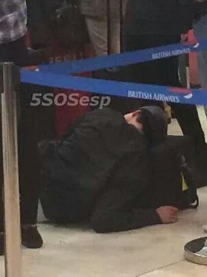 bellcurney's tweet photo. calum got extremely hungover and he just #MTVStars #VideoMTV2015 5 Seconds of Summer https://t.co/pJav355TxV